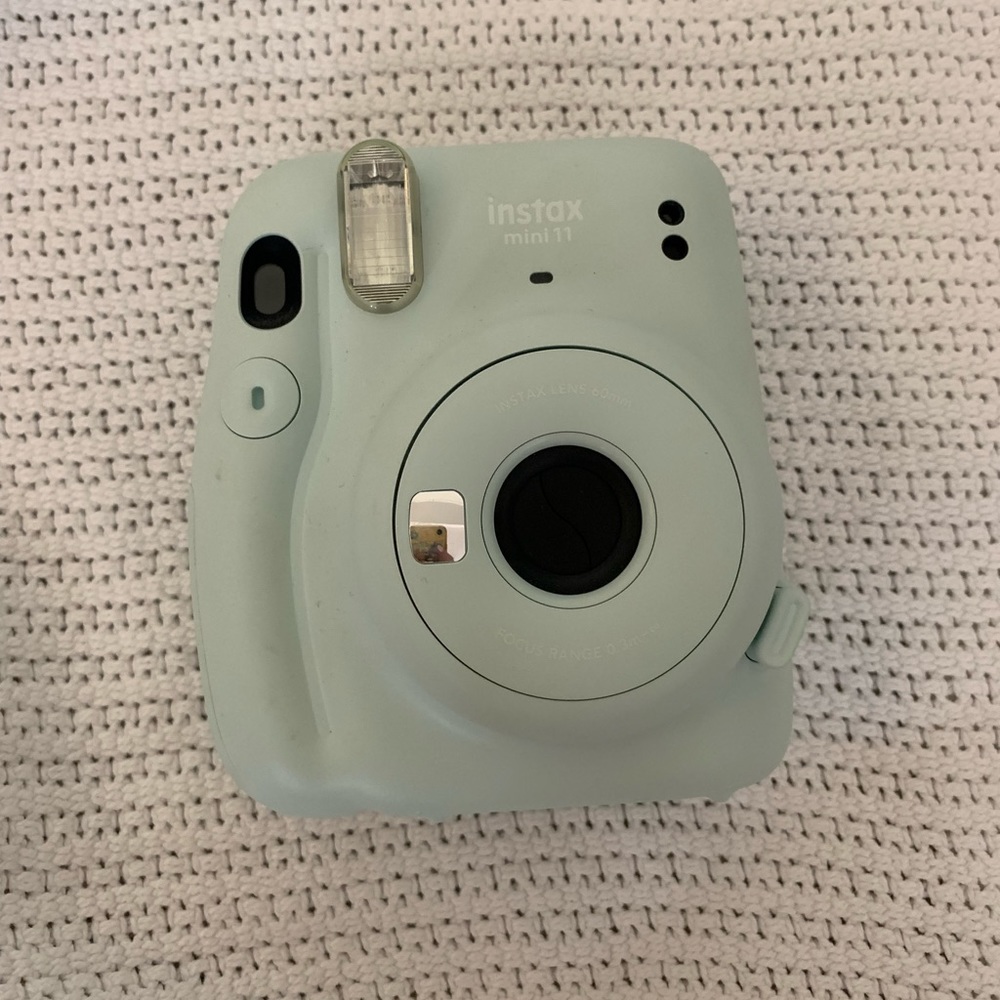 Instax Mini11 by Fujifilm